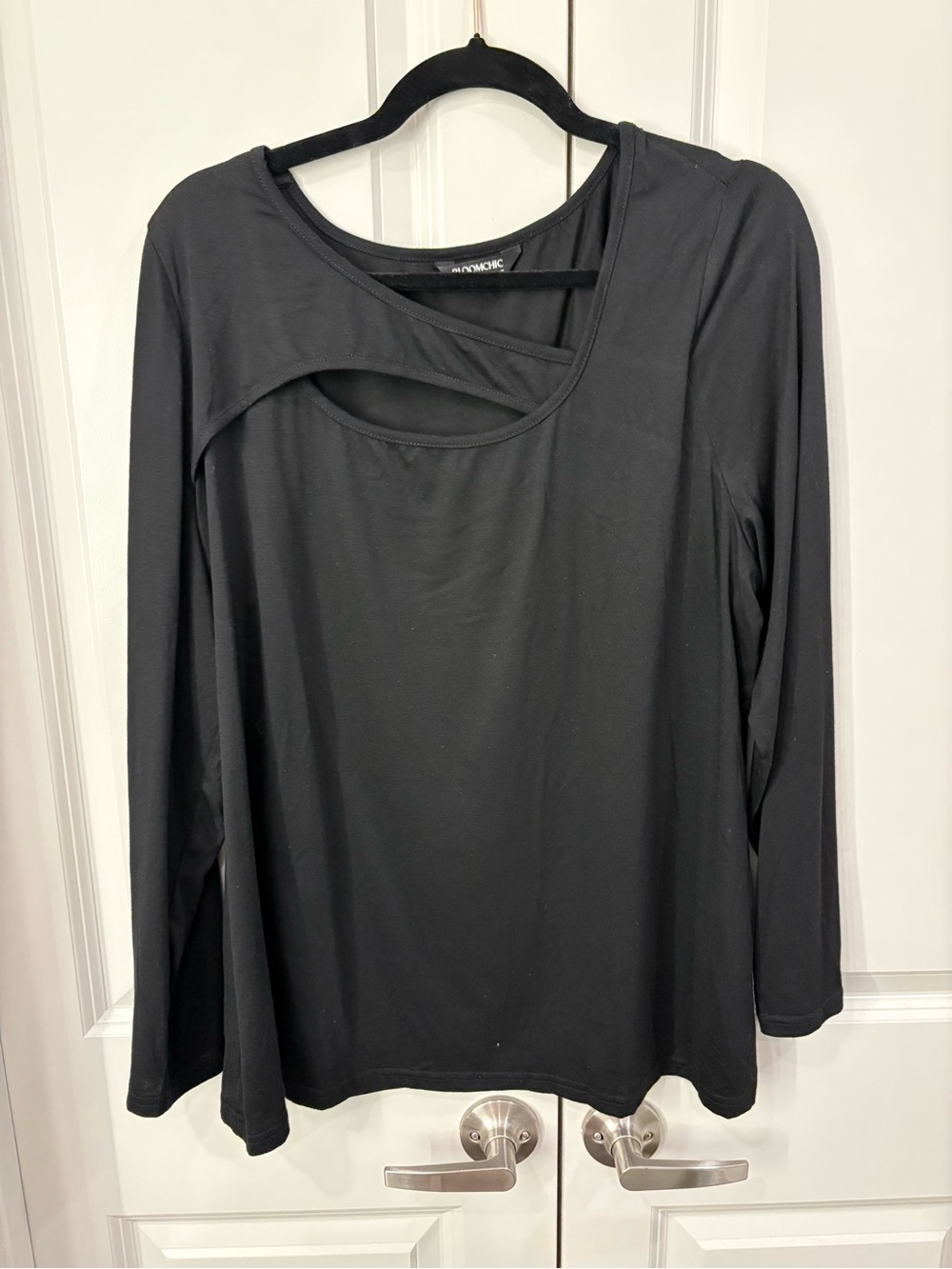BloomChic Black Long-Sleeve Cutout Top